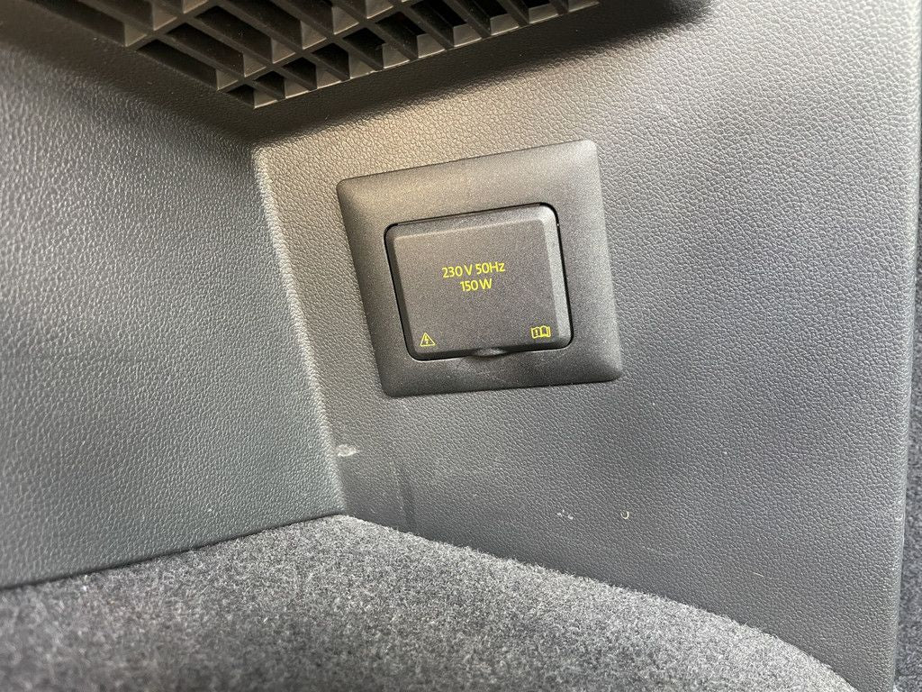 Volkswagen Tiguan 2.0 TDI R-Line DSG - Samsaru's Car Outlet