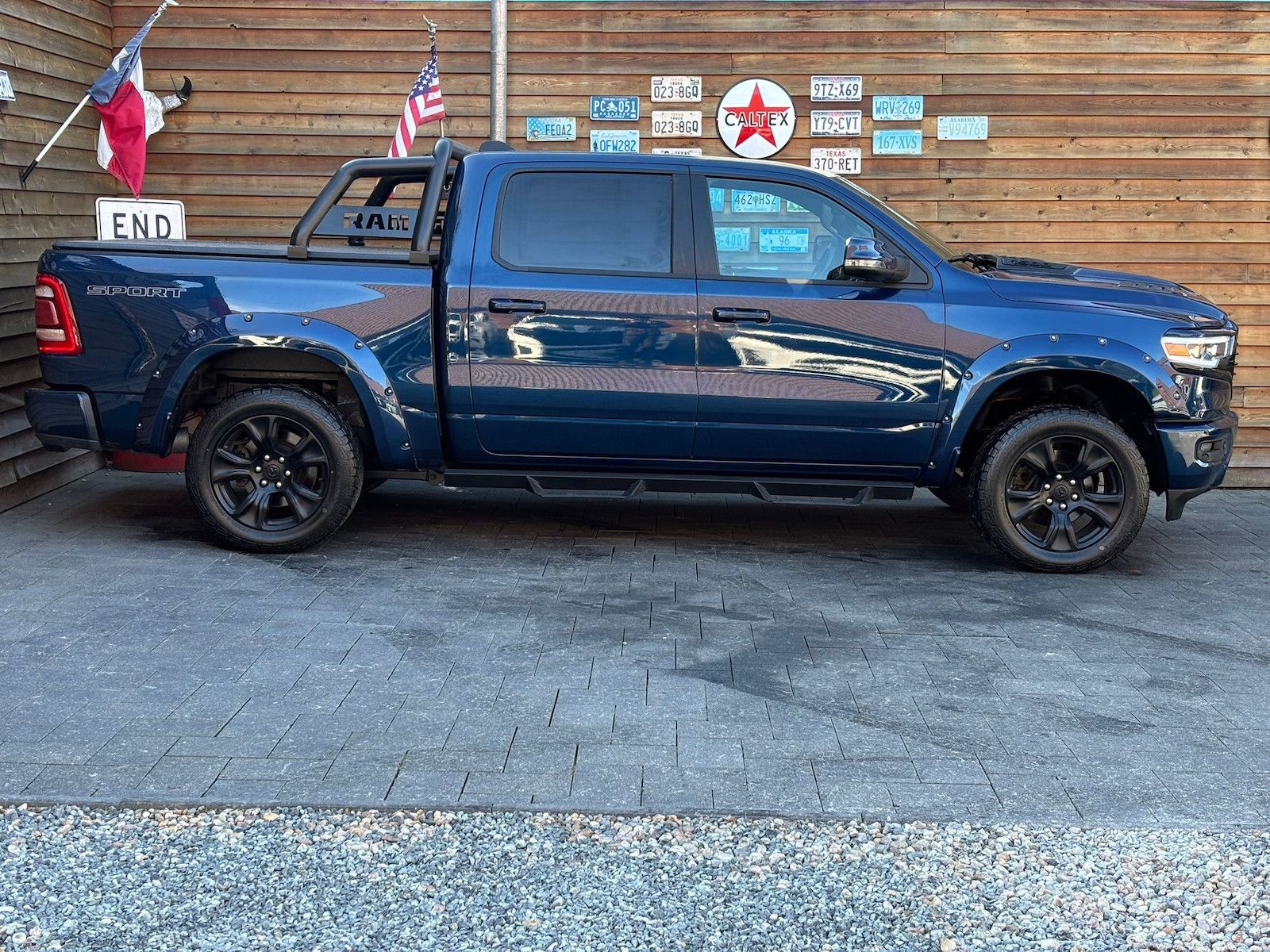 Dodge RAM 1500 Laramie 5,7L 4x4 AHK 12´´LED H&K