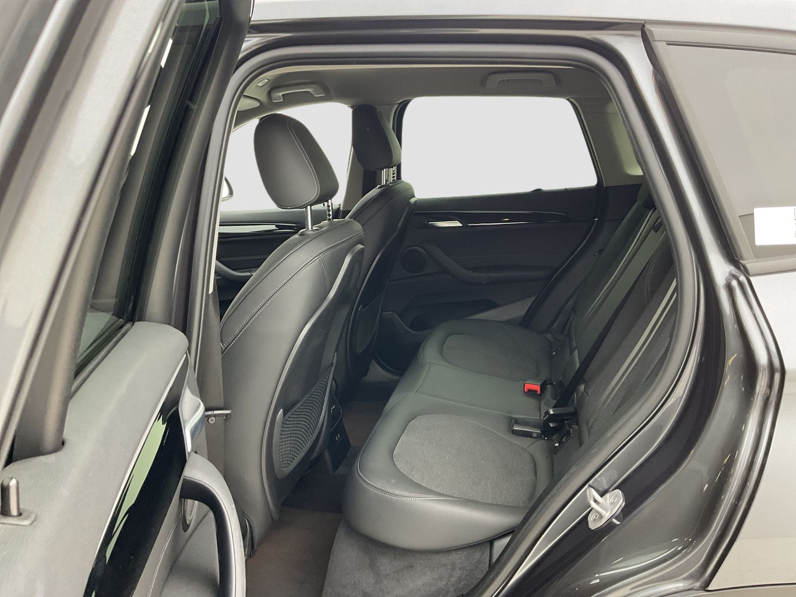 BMW X1 xDrive25e Sport Line - Samsaru's Car Outlet