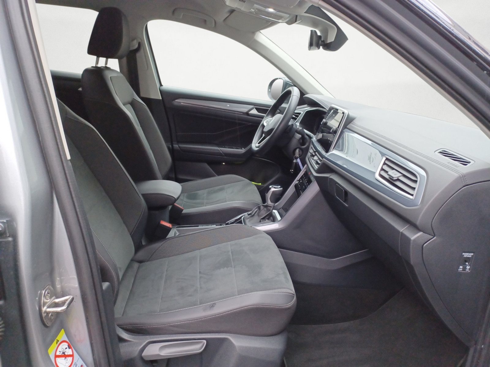 Volkswagen T-Roc 1.5 TSI DSG Style - Samsaru's Car Outlet