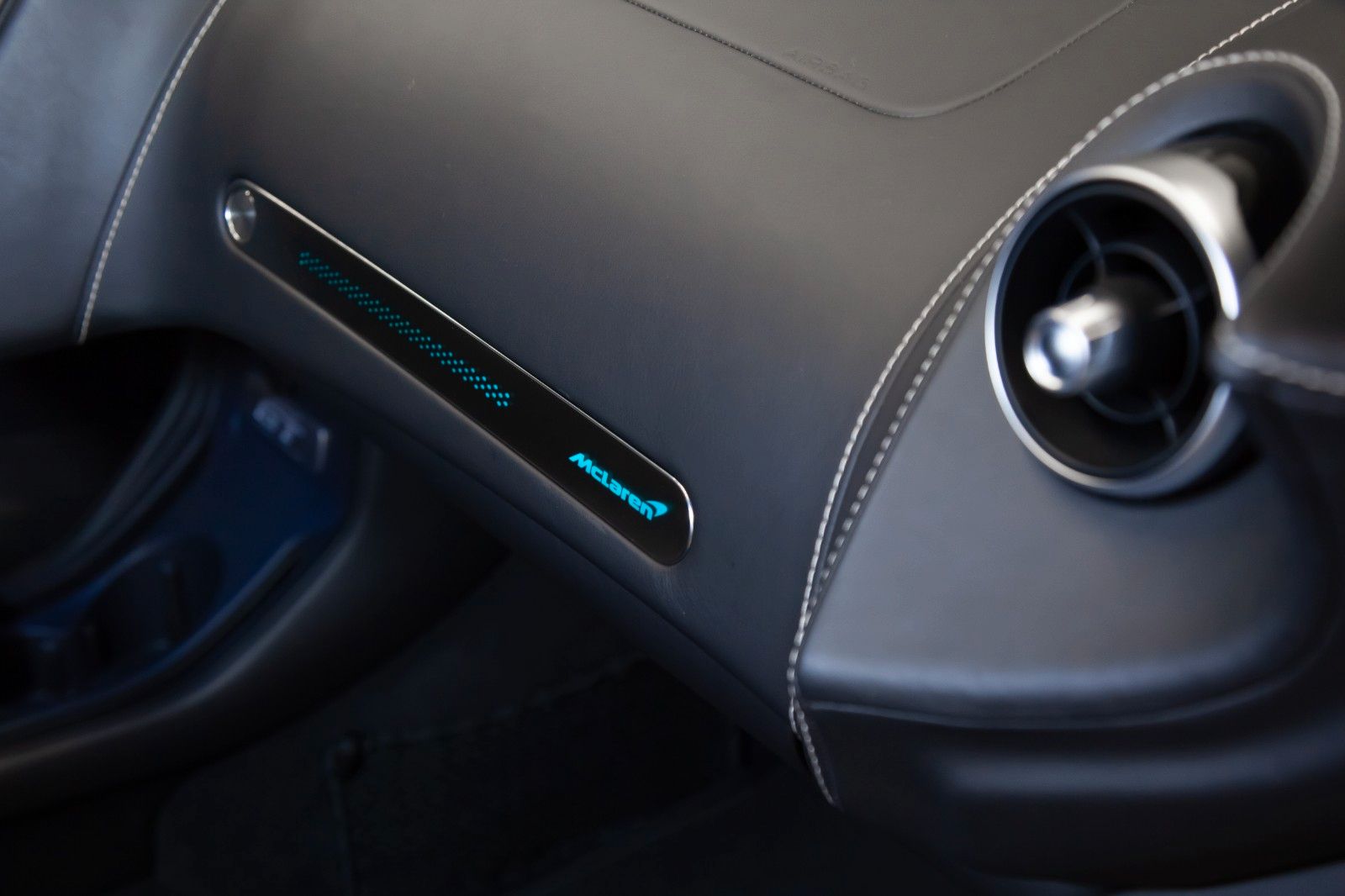 McLaren GT - Luxe - MSO Cirrus Grey