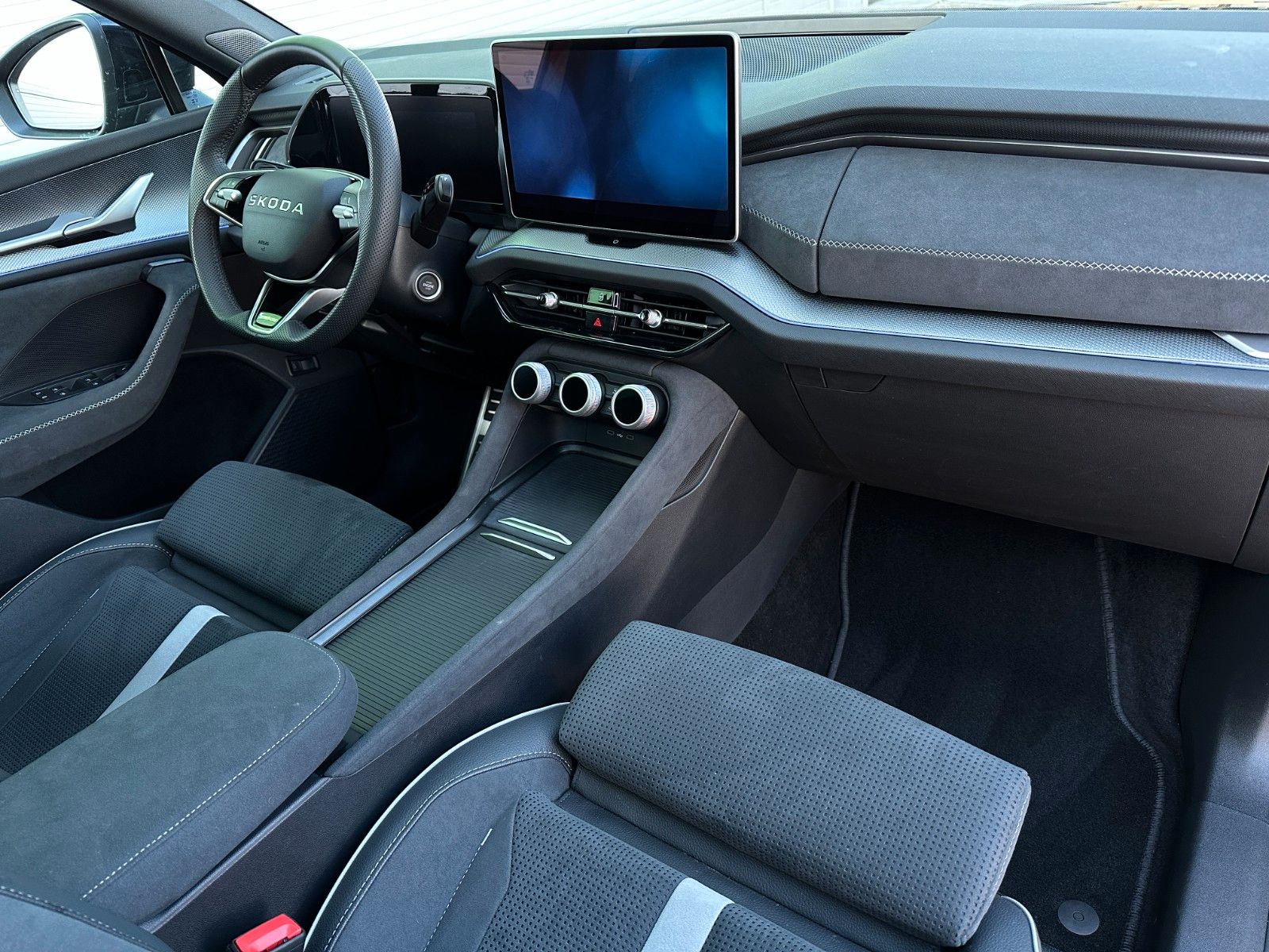Skoda Sportline 4x4 NAVI Webasto PADACH DCC+ LM20"AHK