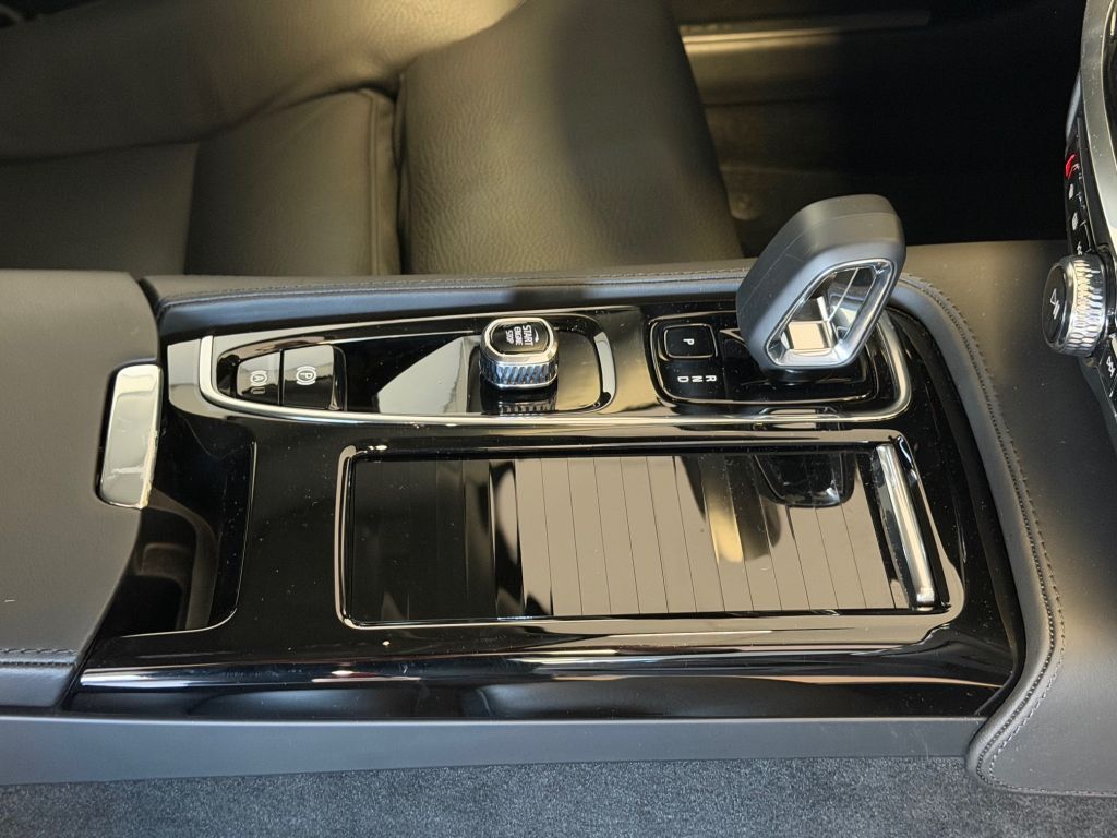 Volvo V60 T6 Plug-in Hybrid AWD Plus Dark +AHK+360°+WR