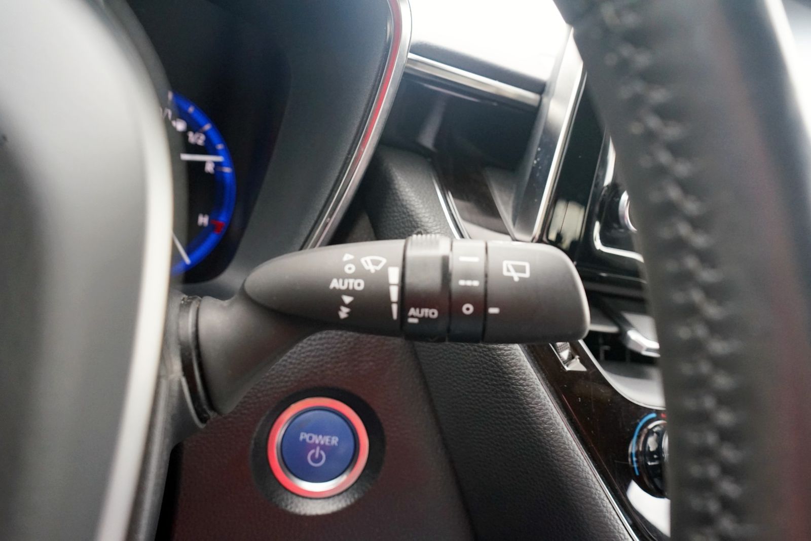 Toyota Corolla 2.0 Hybrid Business Edition - Samsaru's Car Outlet