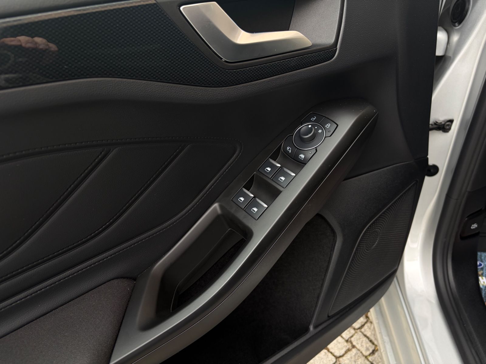 Ford Focus Turnier ST-Line X Automatik Kamera LED Nav