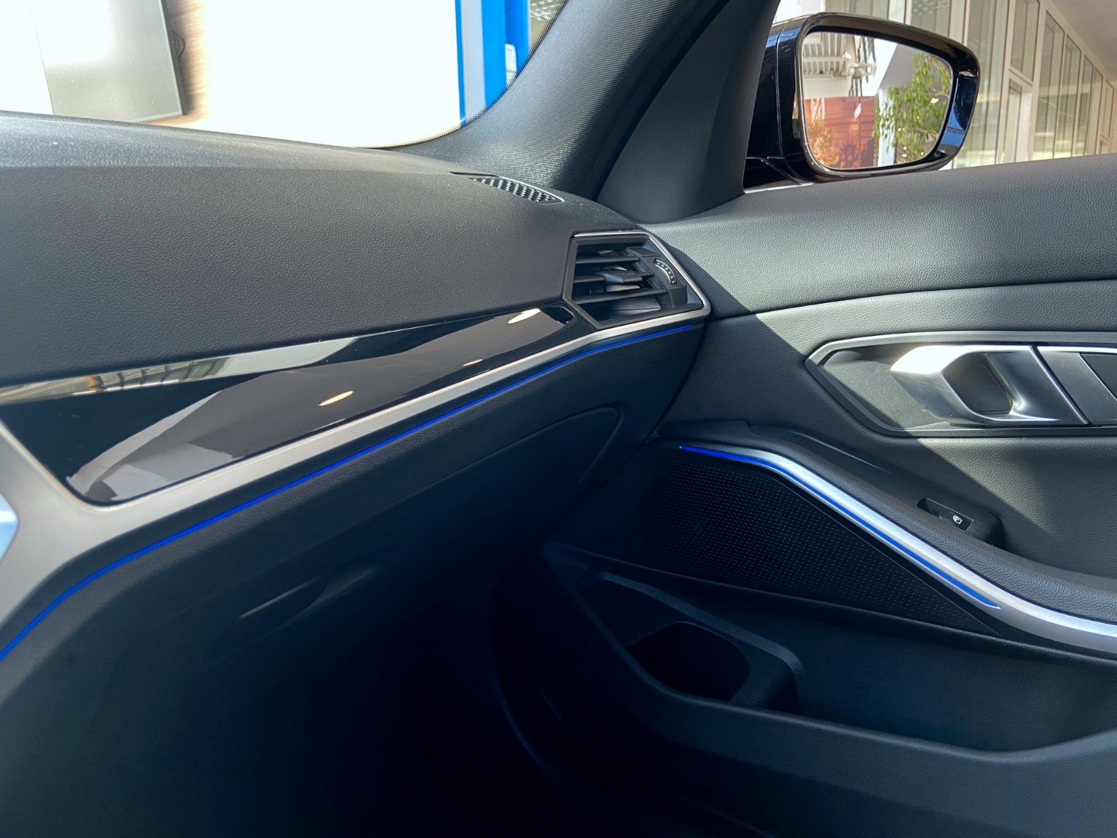 BMW 330i Touring Sport Line - Samsaru's Car Outlet