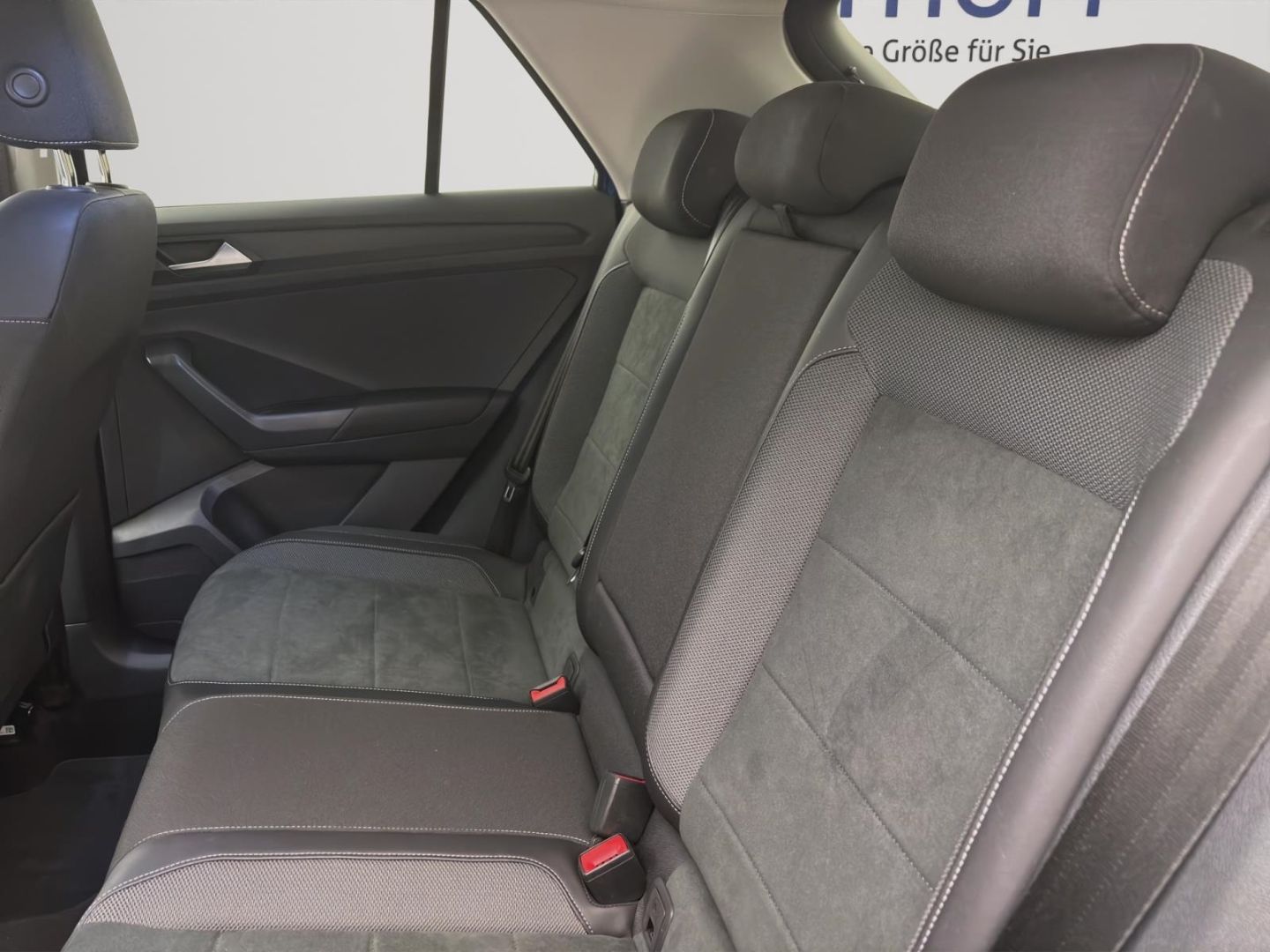 Volkswagen T-Roc 1.0 TSI STYLE - Samsaru's Car Outlet