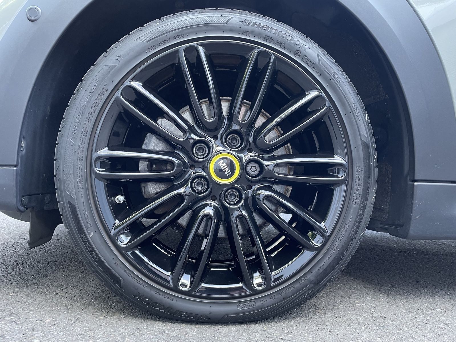 MINI Cooper SE YOURS TRIM - Samsaru's Car Outlet