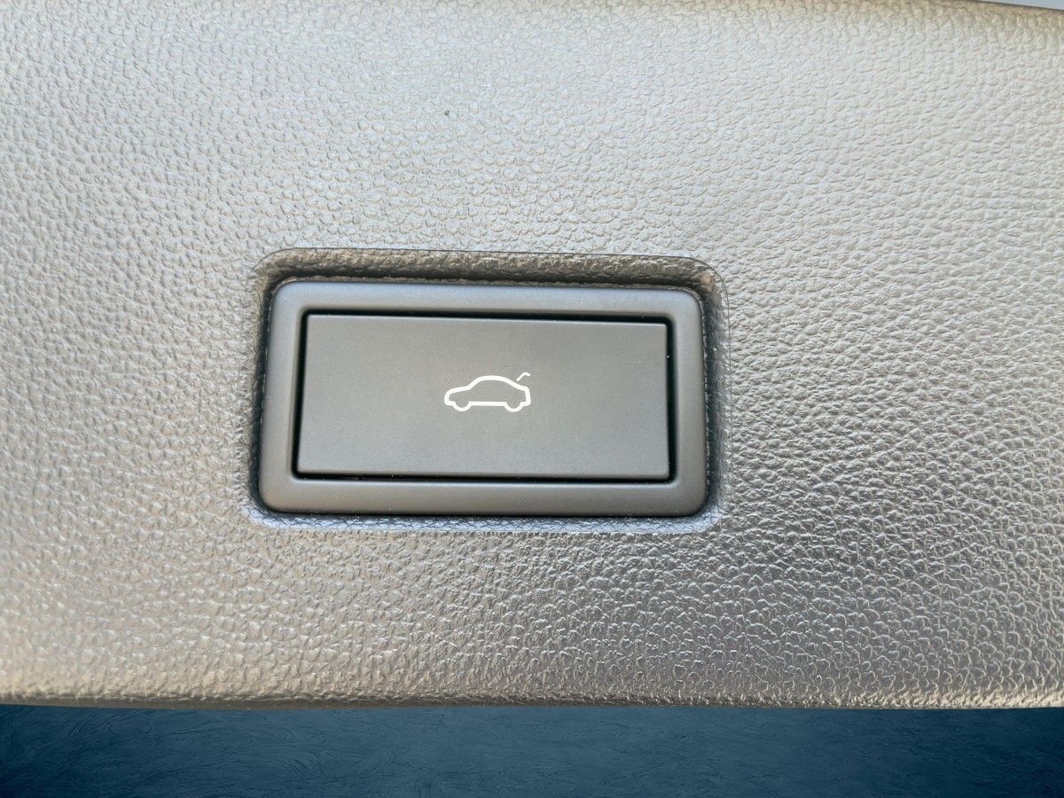 Volkswagen T-Roc 1.5 TSI Sport - Samsaru's Car Outlet