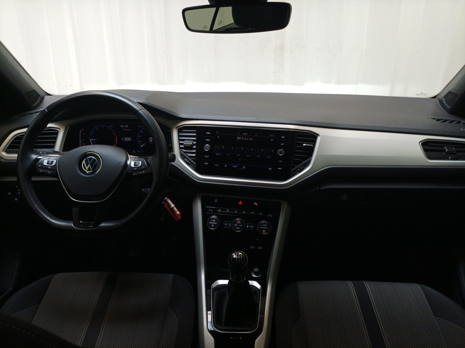 Volkswagen T-Roc 1.5 TSI Style - Samsaru's Car Outlet