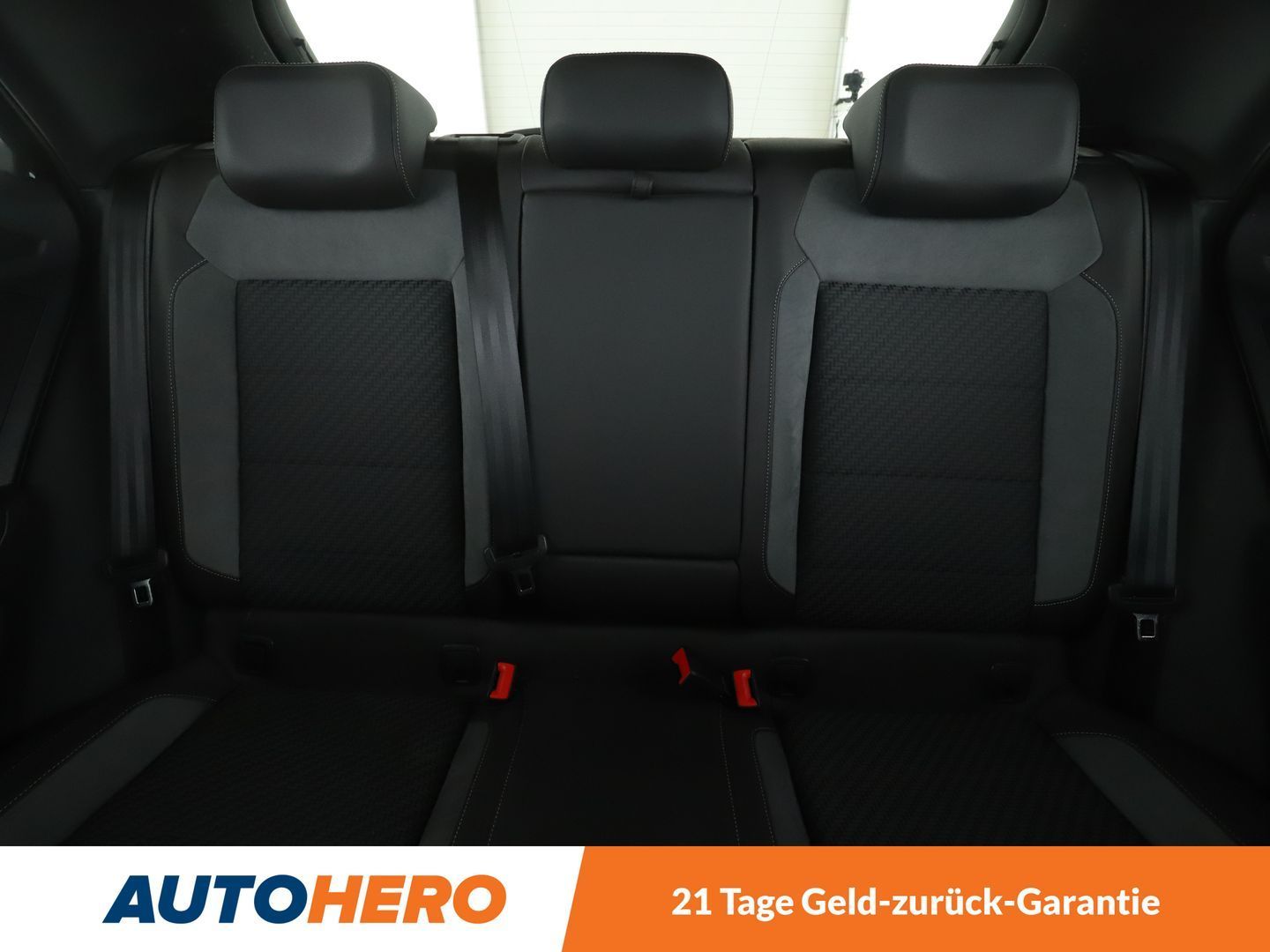 Volkswagen T-Roc 1.5 TSI ACT Sport - Samsaru's Car Outlet