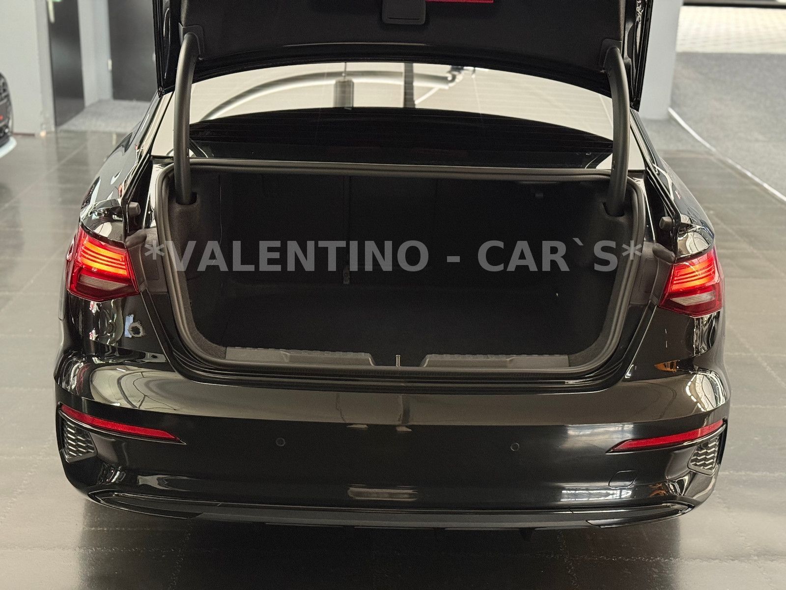 Audi A3 Limousine 35 TDI advanced S-Line - Samsaru's Car Outlet