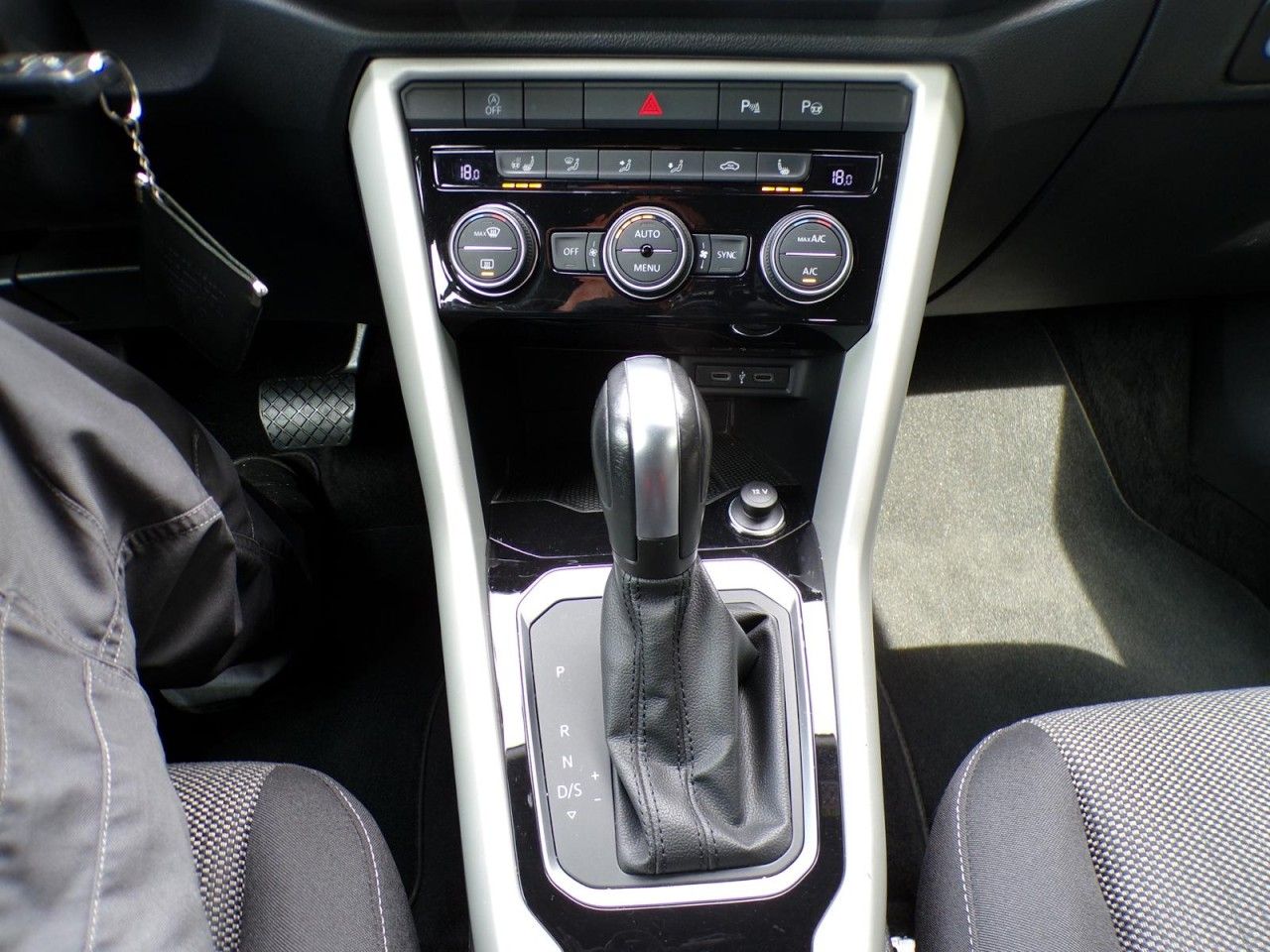 Volkswagen T-ROC CABRIOLET 1.5 TSI - Samsaru's Car Outlet