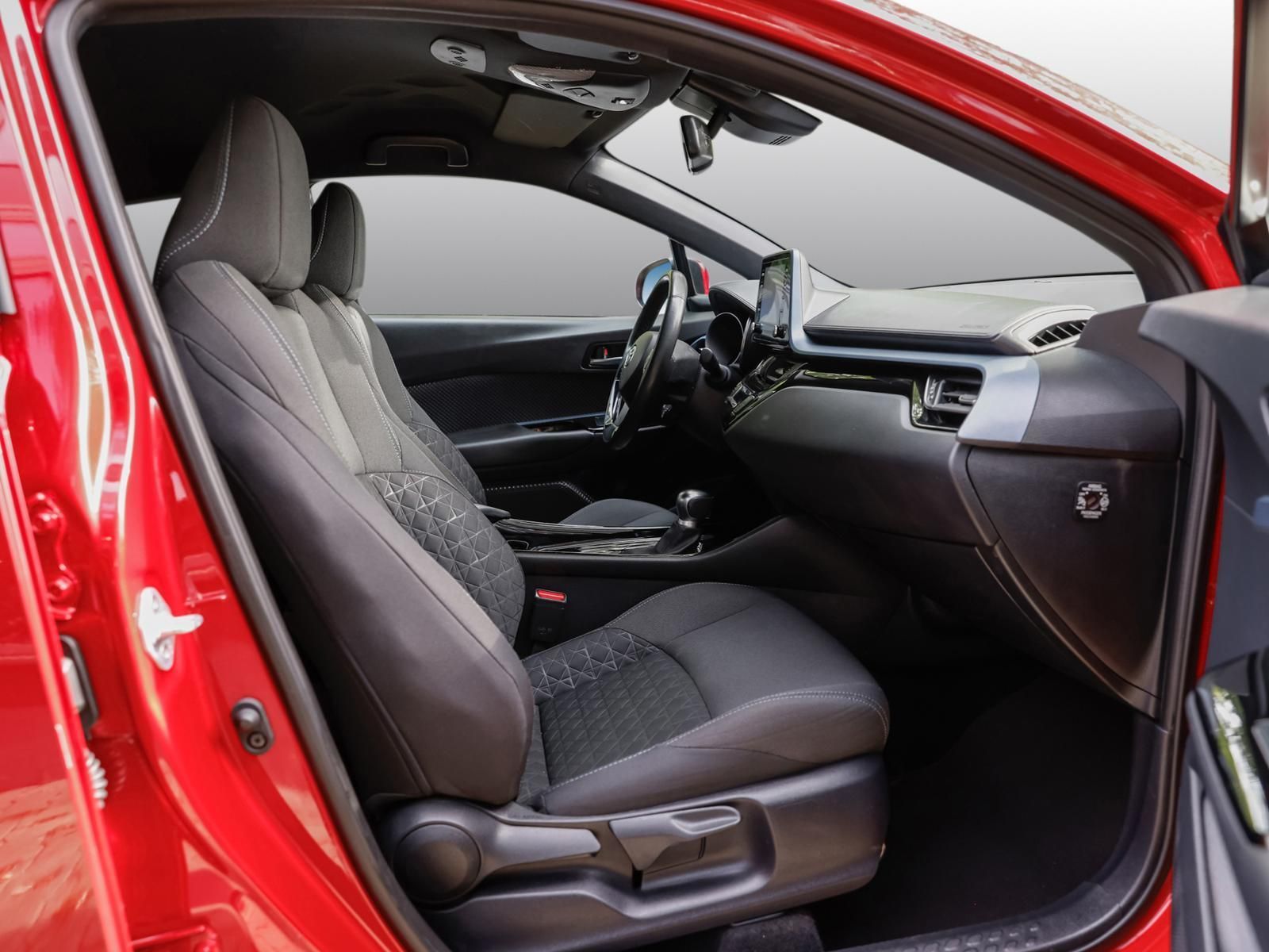 Toyota C-HR 2.0 HYBRID - Samsaru's Car Outlet