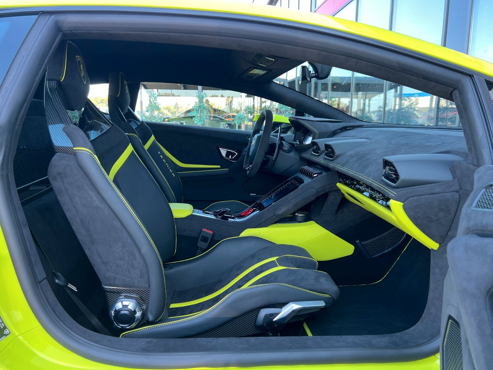 Lamborghini Huracán Tecnica - Samsaru's Car Outlet