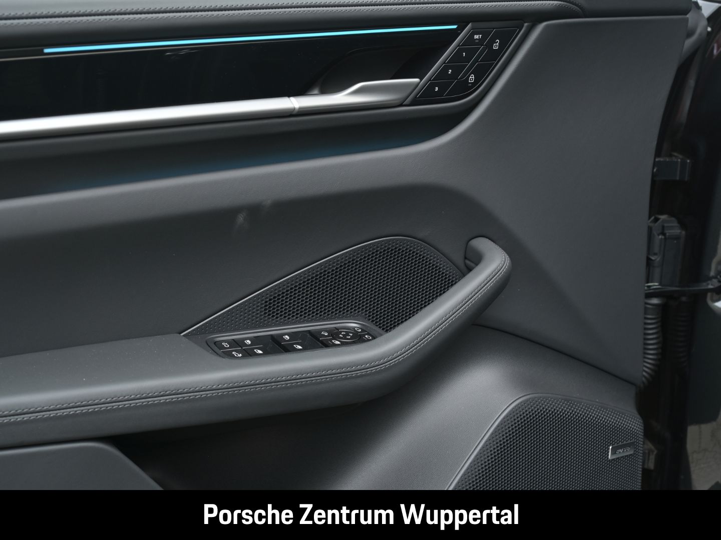 Porsche Macan 4 LED-Matrix Surround-View Abstandstempoma