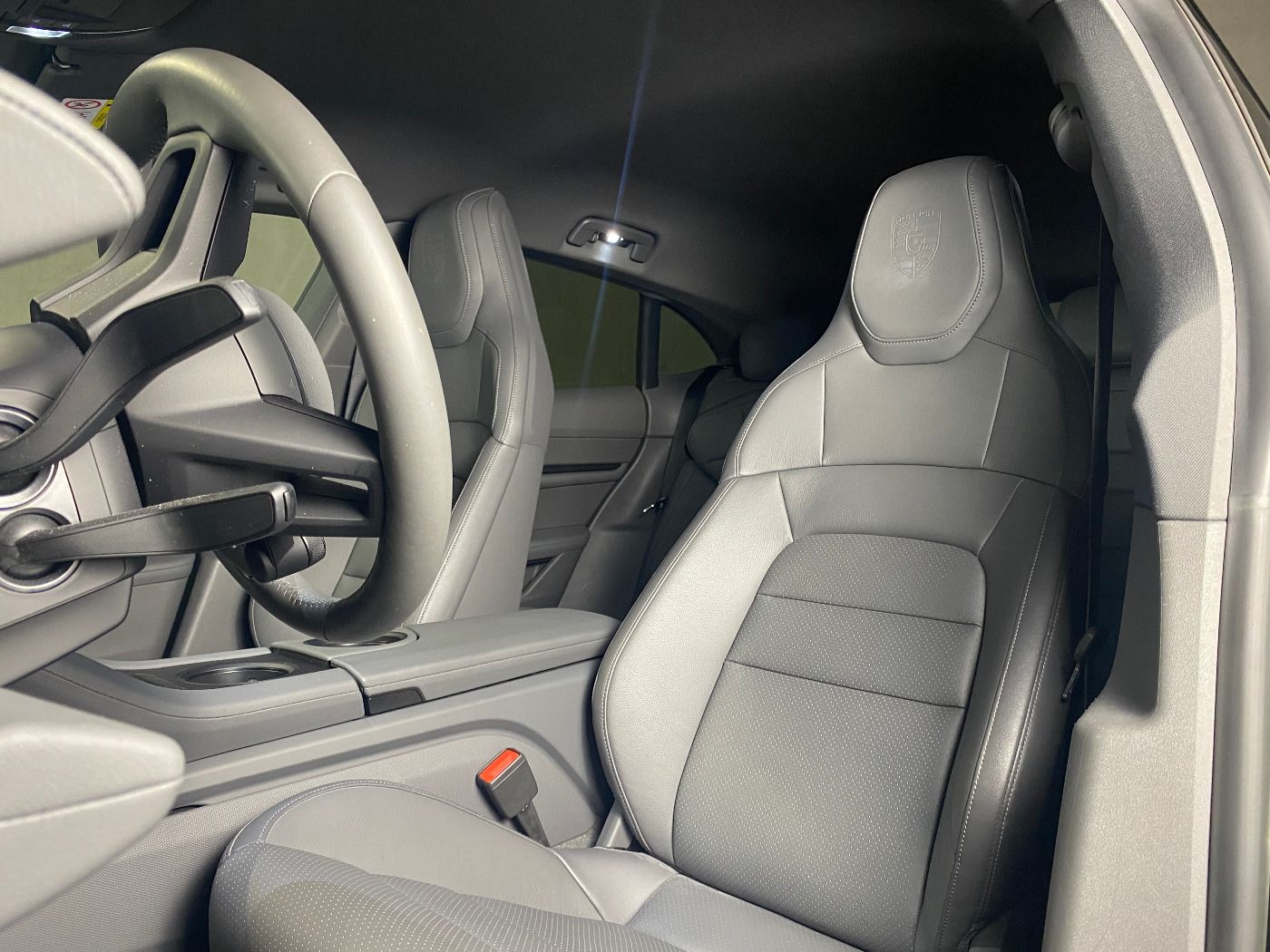 Porsche Taycan 4 Cross Turismo | Beifahrerdisplay |