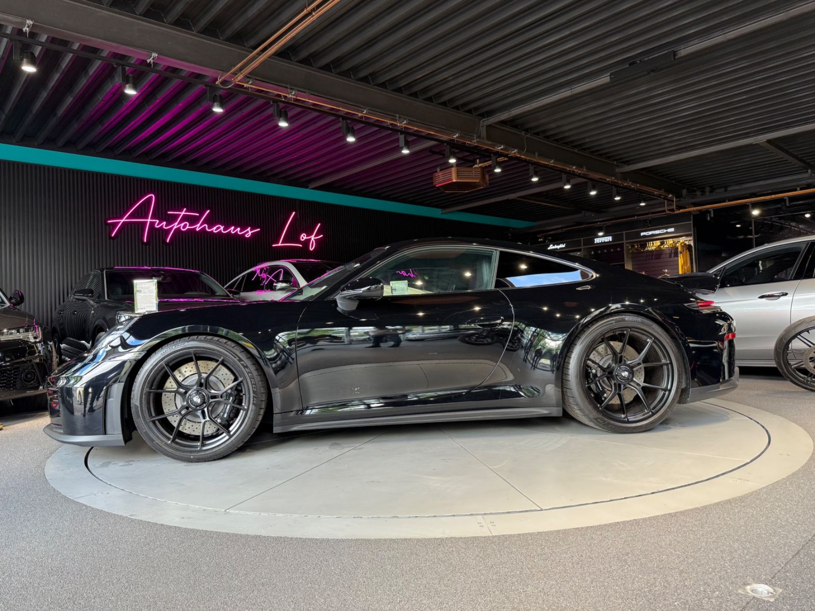 Porsche 992 911 GT3 Touring - Samsaru's Car Outlet