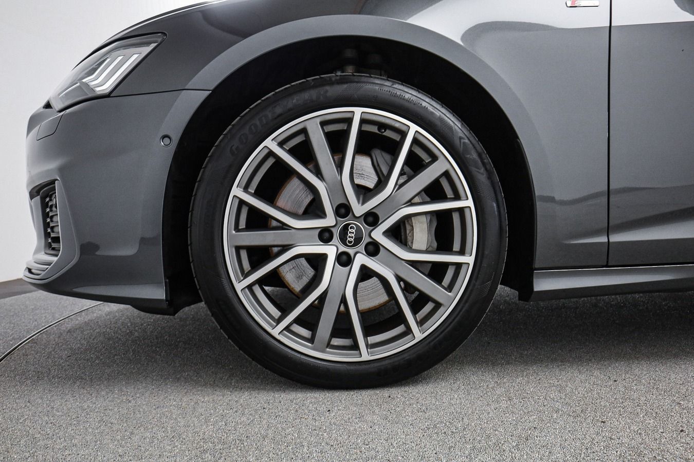 Audi A6 Avant 50 TFSI e qu S line - Samsaru's Car Outlet