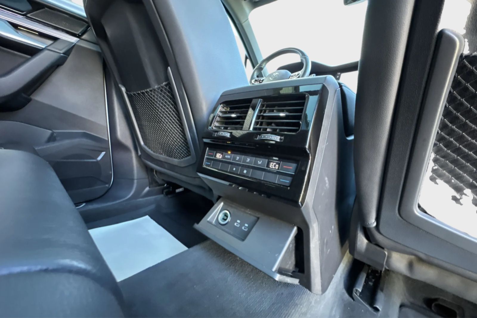 Volkswagen Touareg R 4Motion eHybrid - Samsaru's Car Outlet