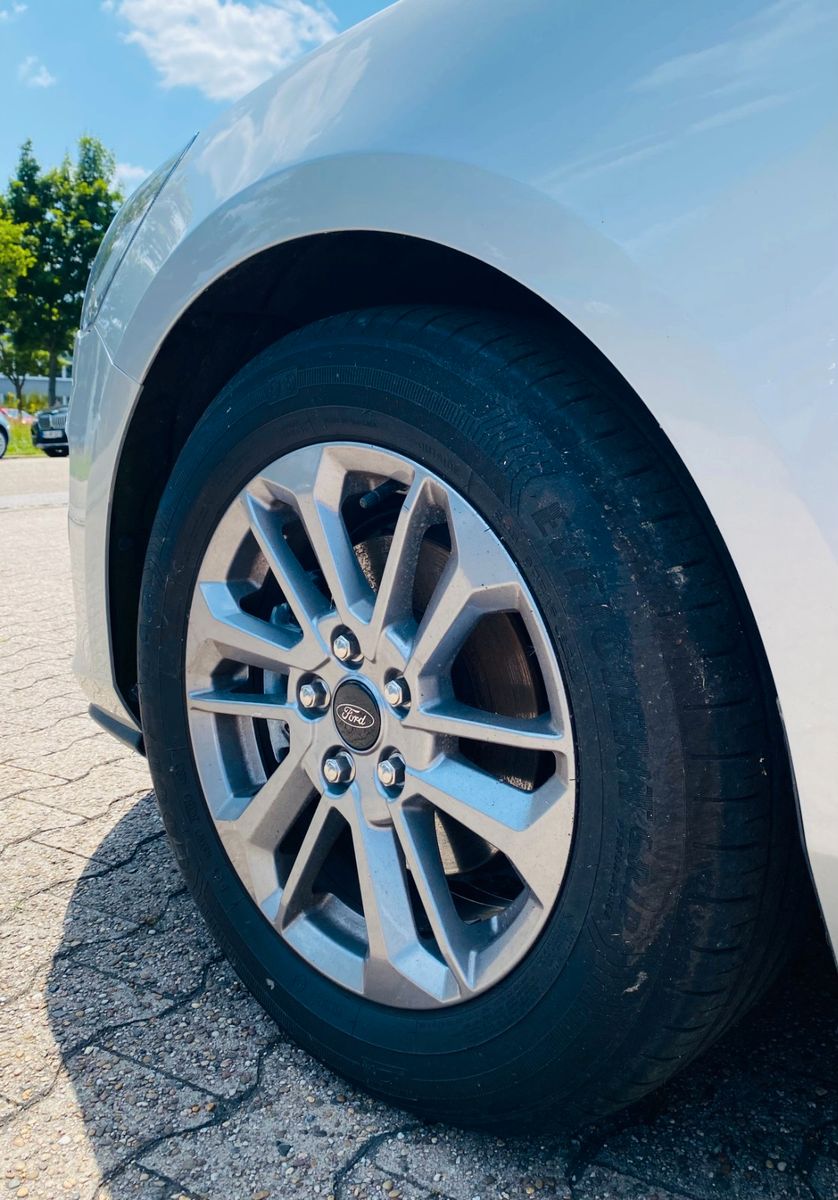 Ford Focus Turnier*Automatik*Navi*TWA*u.v.m.*