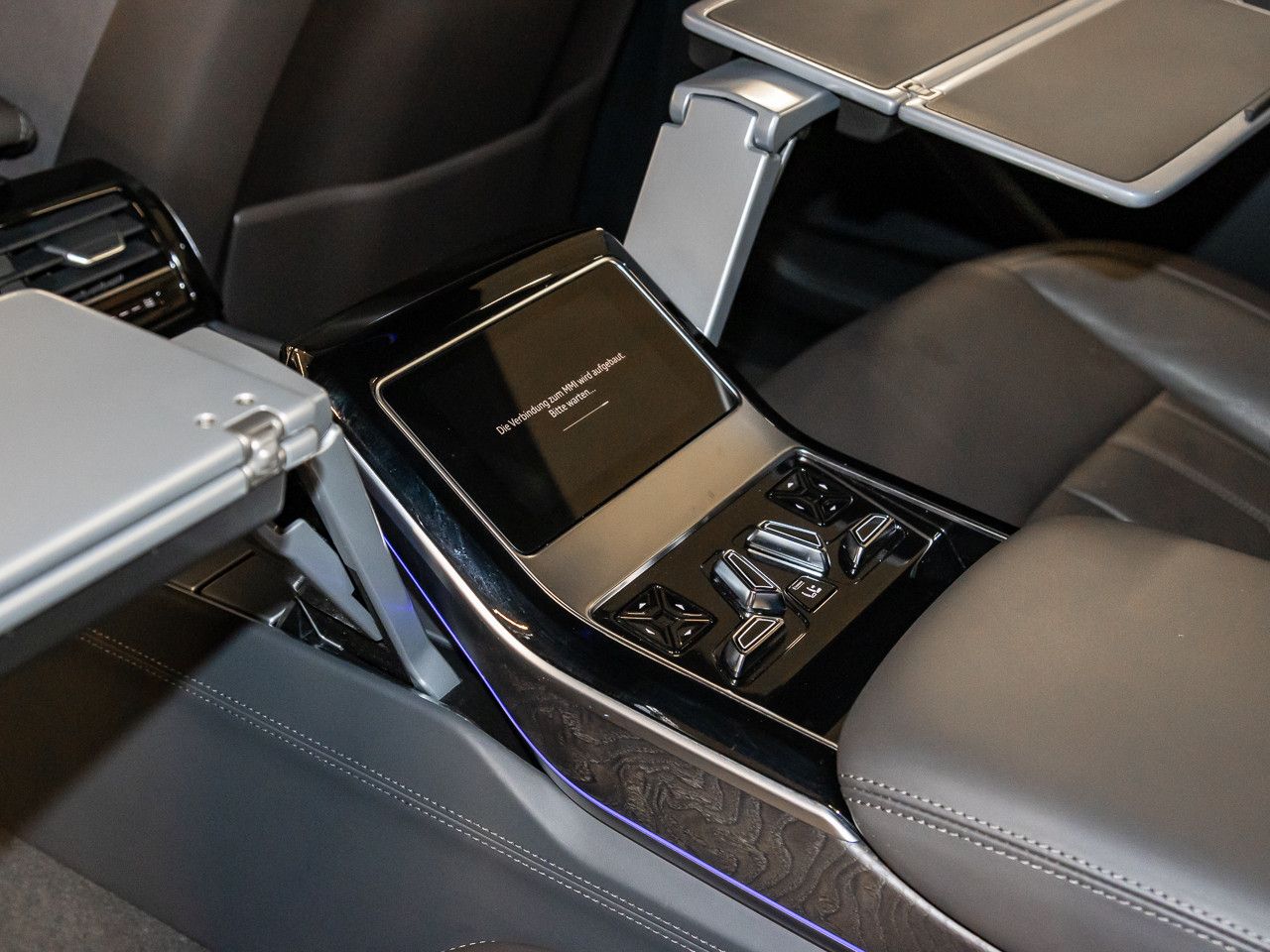 Audi A8 L 60 TFSI e quattro - Samsaru's Car Outlet