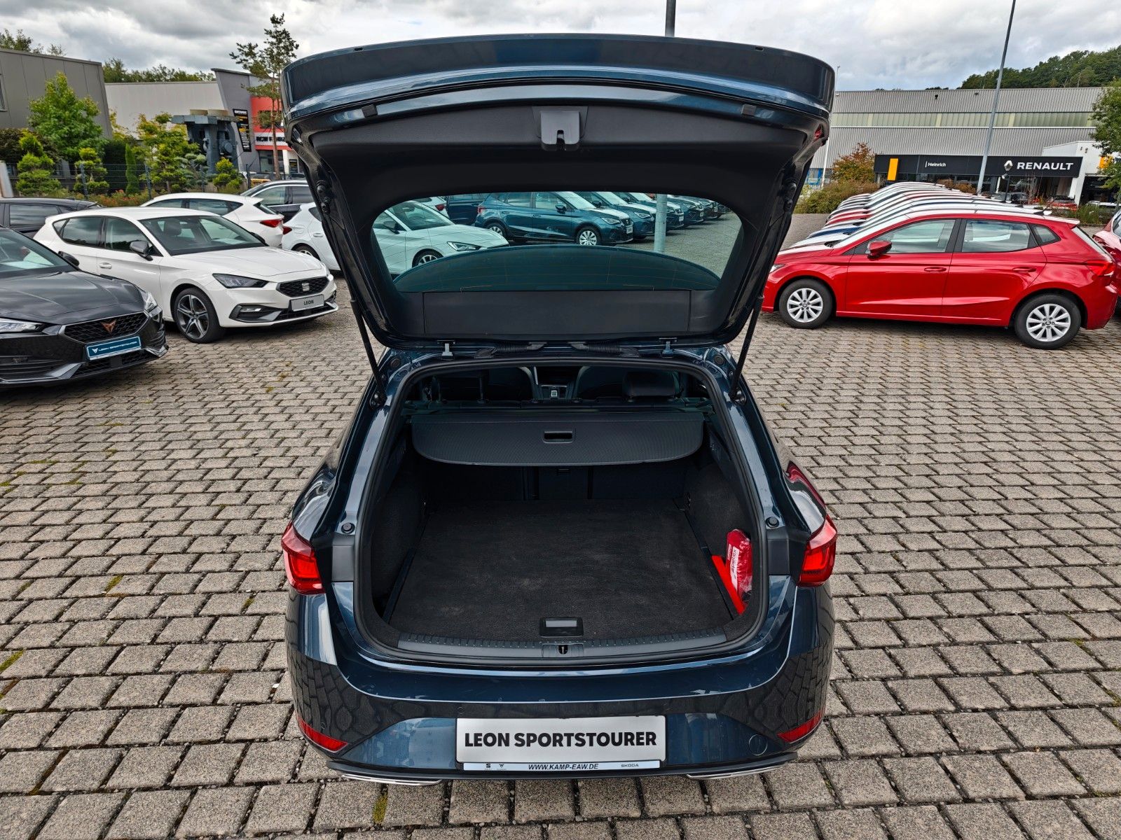 Seat Leon Sportstourer FR DSG 150PS NAVI+AHK+SHZ+APP+