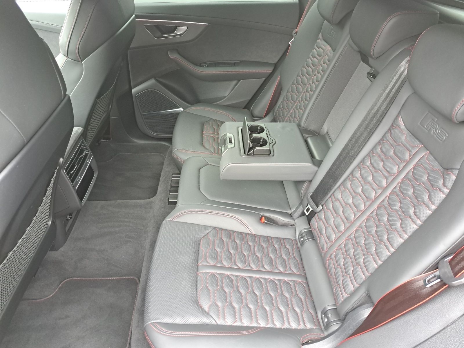 Audi RS Q8 quattro tiptr. 23" MATRIX B&O 4xKAM NAV AP