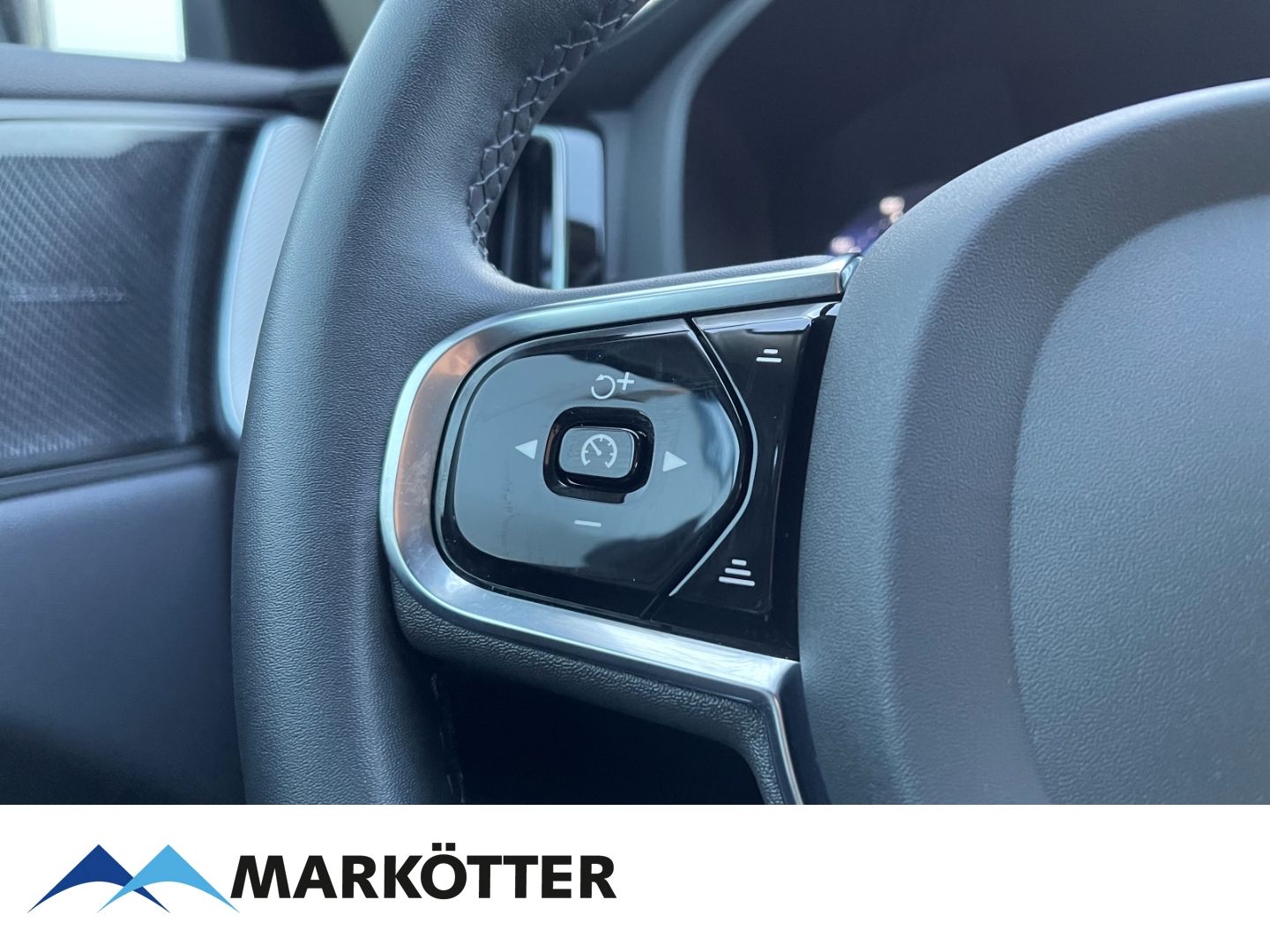 Volvo XC60 T8 AWD Recharge Ultimate Dark - Samsaru's Car Outlet
