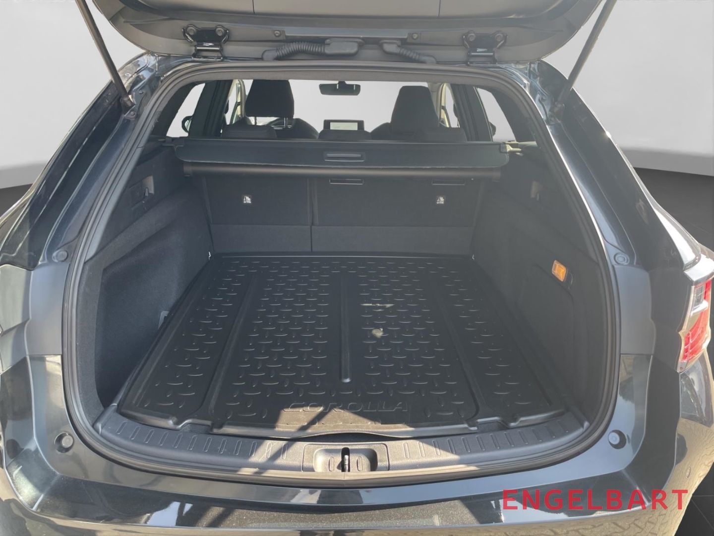 Toyota Corolla Touring Sports 2.0 Hybrid - Samsaru's Car Outlet