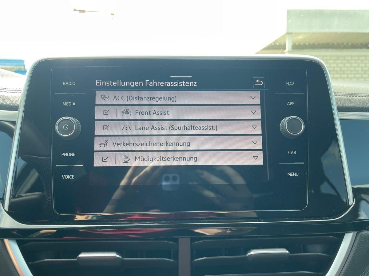 Volkswagen T-Roc 1.5 TSI DSG R-LINE - Samsaru's Car Outlet