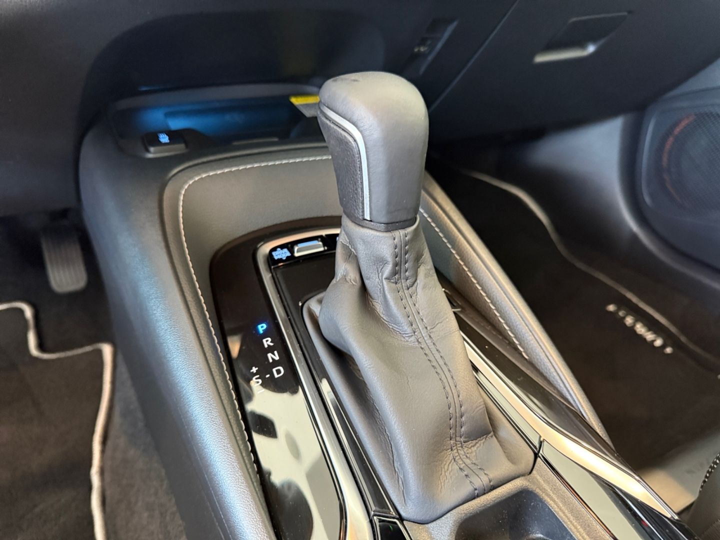 Toyota Corolla 2.0 Hybrid TS Lounge - Samsaru's Car Outlet