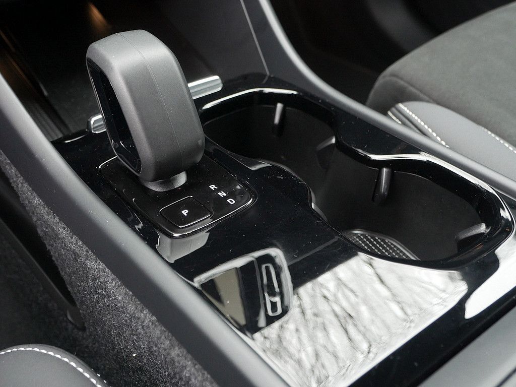 Volvo XC40 Plus Recharge Pure Electric AHK