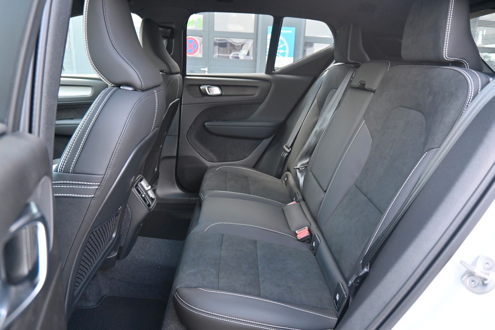 Volvo XC40 B4 DKG Plus Dark*H&K*FSHZG*360°*ACC*AHK
