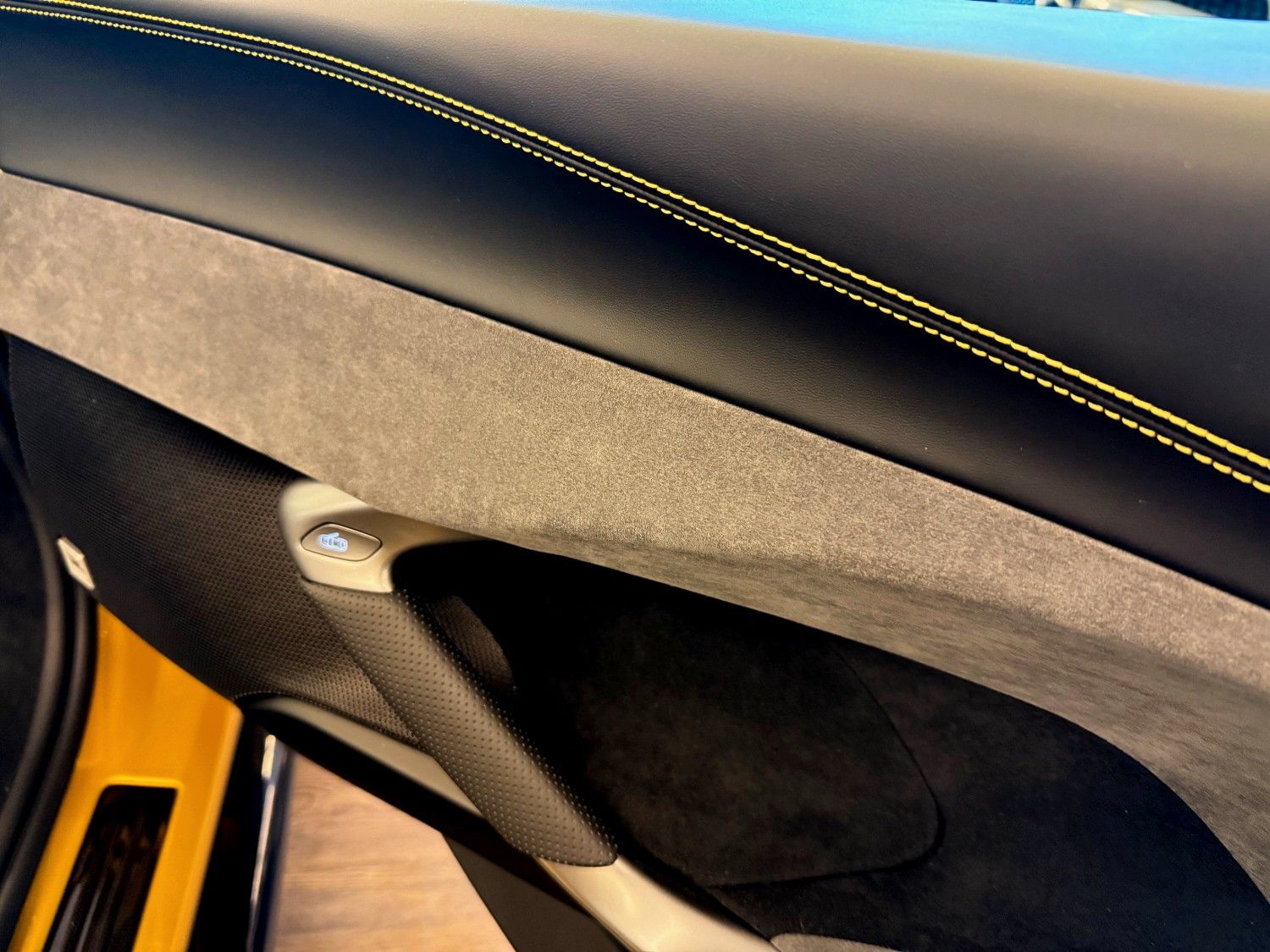 Ferrari 296 GTS - Samsaru's Car Outlet