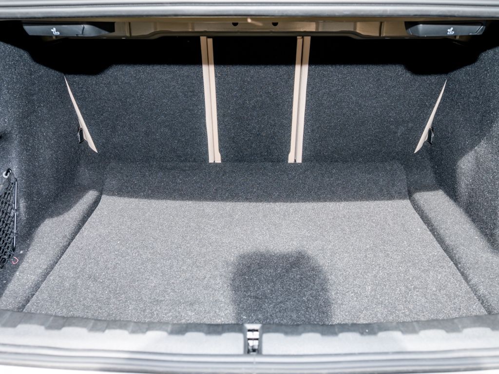 BMW 320 i Sport Line - Samsaru's Car Outlet