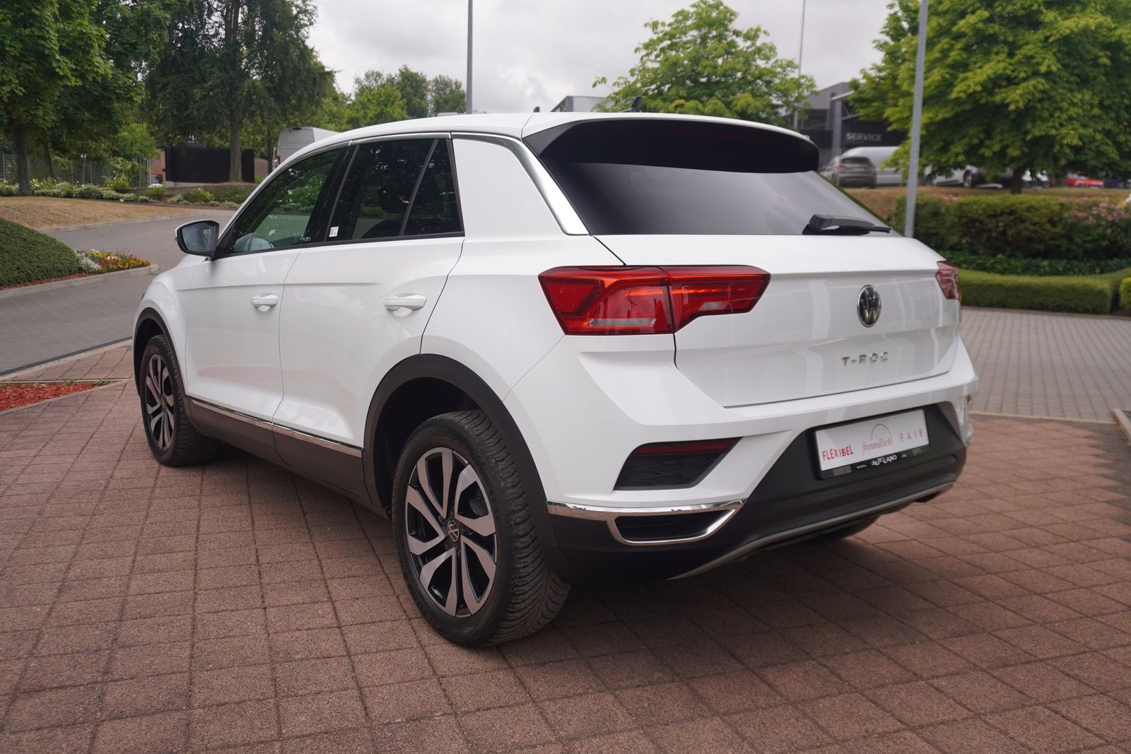 Volkswagen T-Roc 1.5 TSI Active - Samsaru's Car Outlet