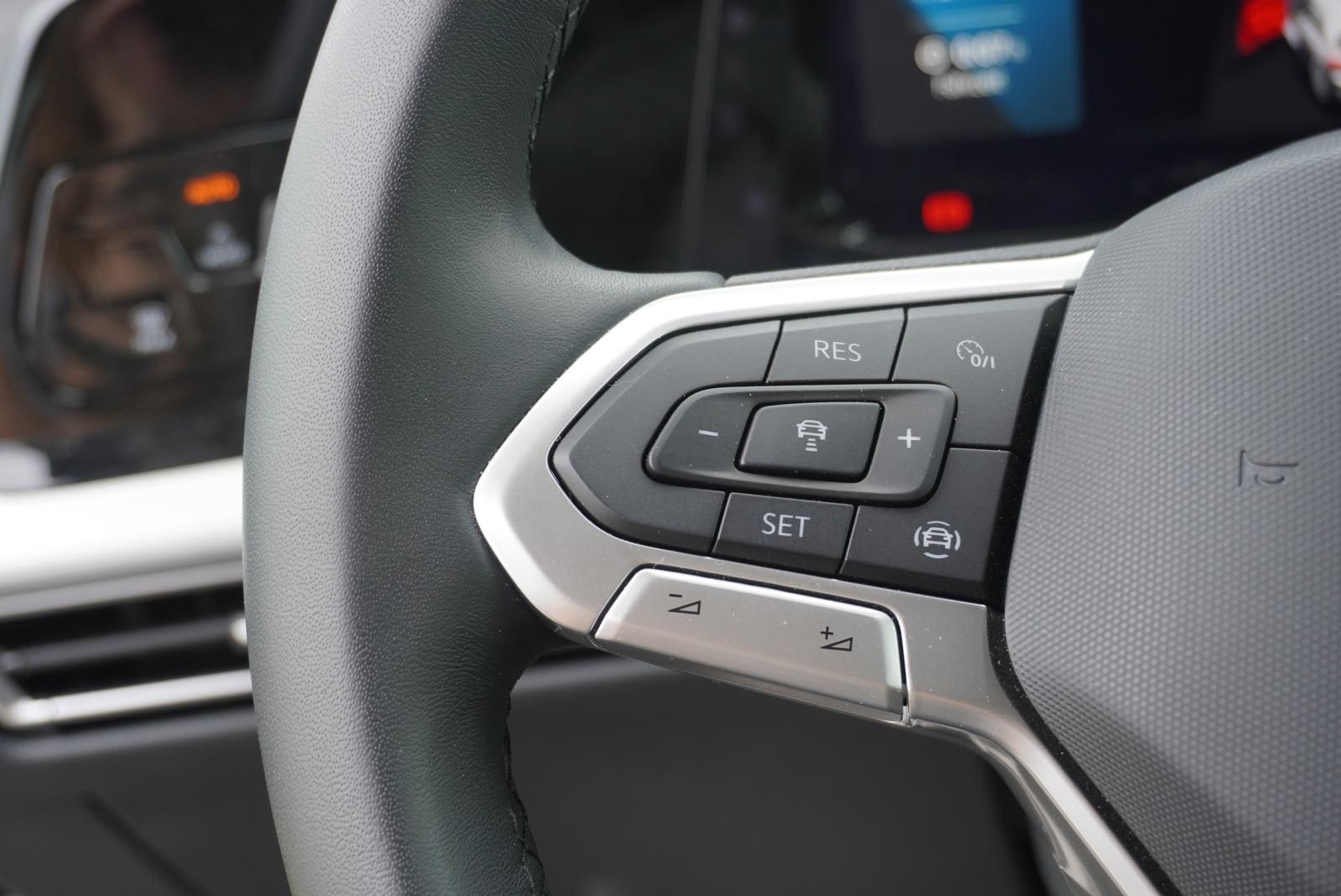 Volkswagen Golf VIII 1.5 TSI MOVE - Samsaru's Car Outlet