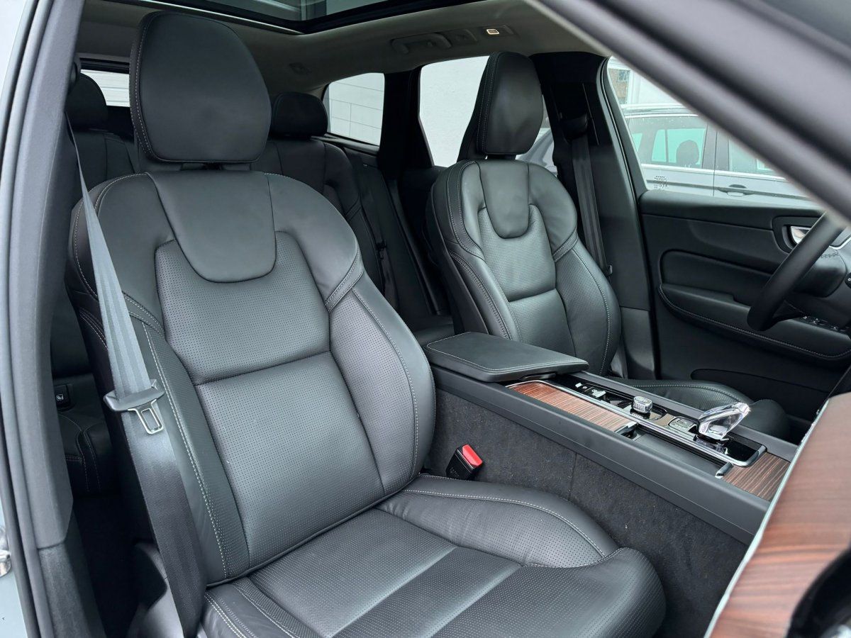 Volvo XC60 B5 AWD Ultimate Dark Luftfahrwerk Bowers &