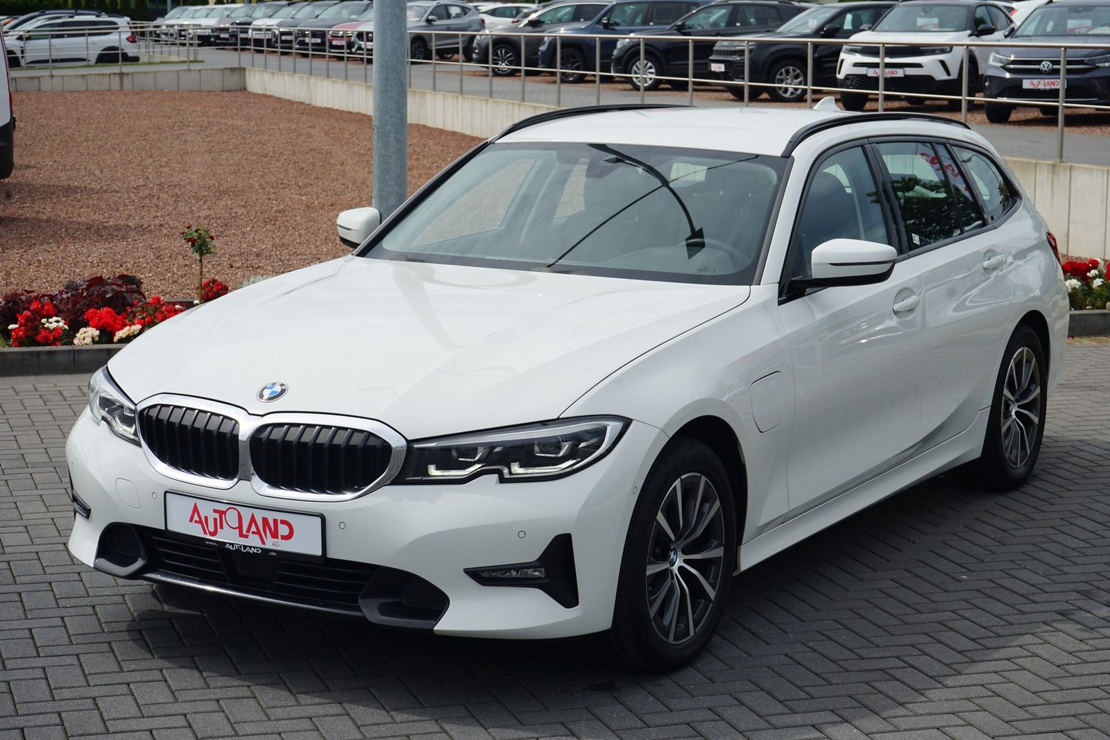 BMW 320e Touring xDrive Sport Line - Samsaru's Car Outlet
