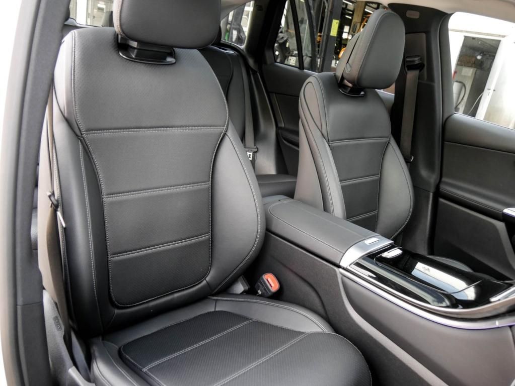 Mercedes-Benz GLC 300 e 4M Avantgarde/Pano/AHK/Distr/Memo/18''