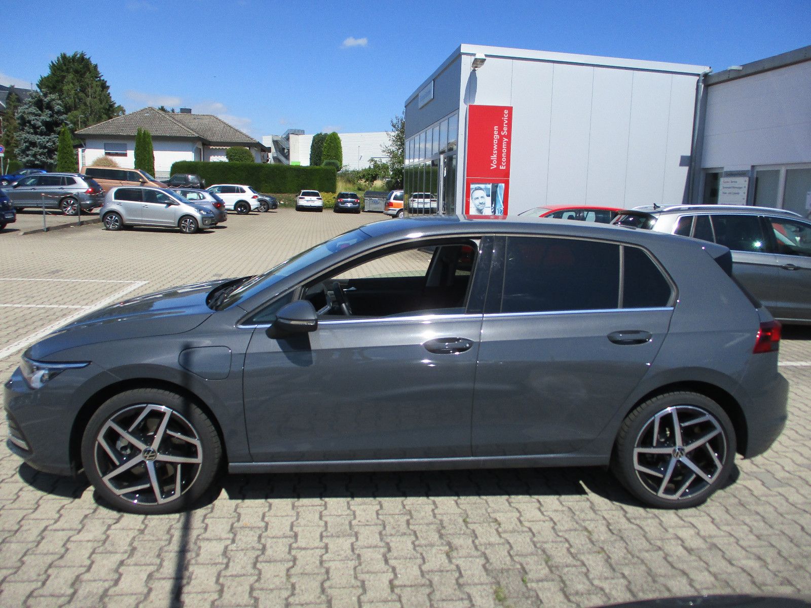 Volkswagen Golf VIII Style eHybrid DSG - Samsaru's Car Outlet