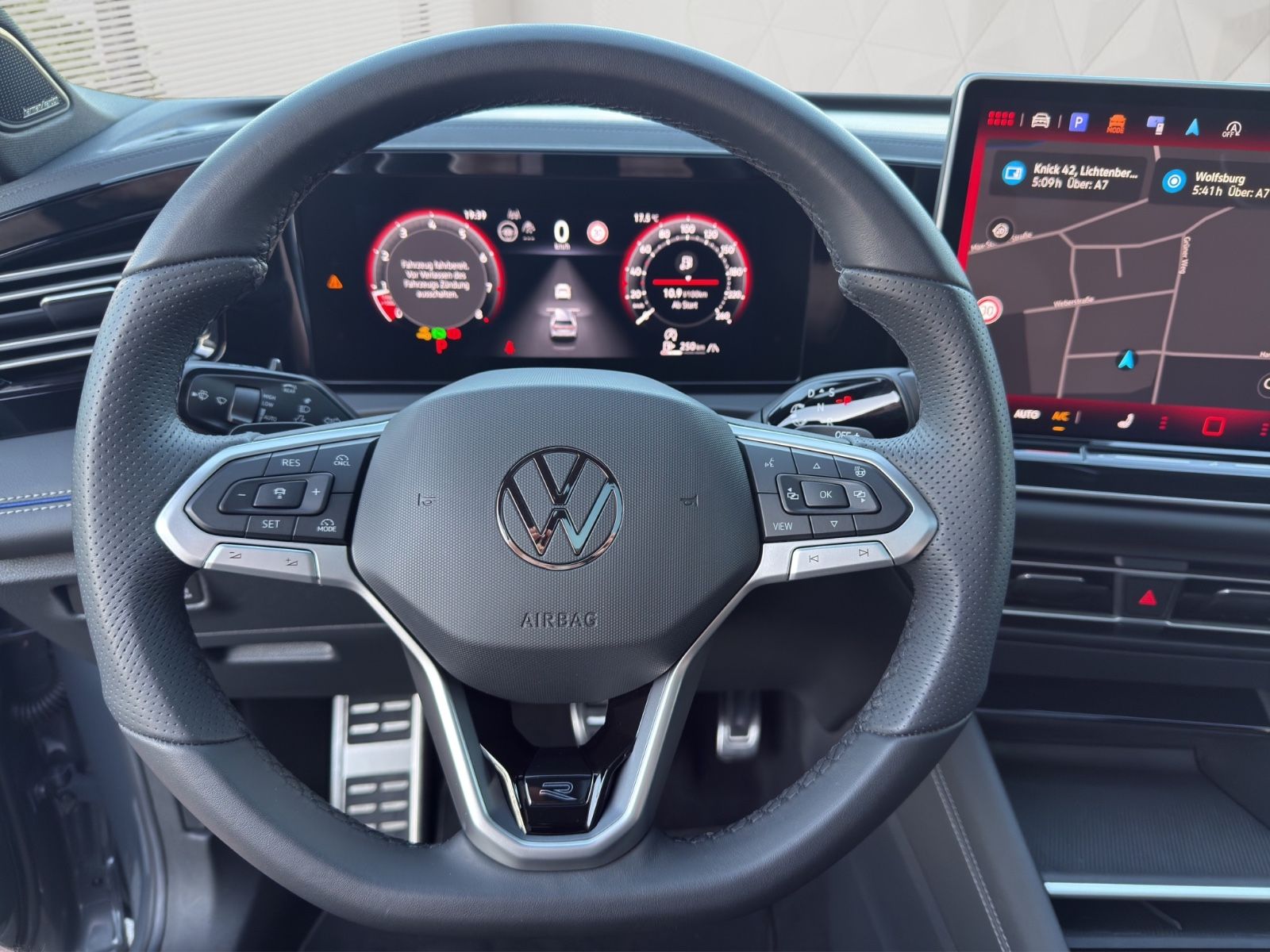 Volkswagen Tiguan 2.0 TSI DSG 4M R-Line»PANO»AHK»HuD»HK»20"