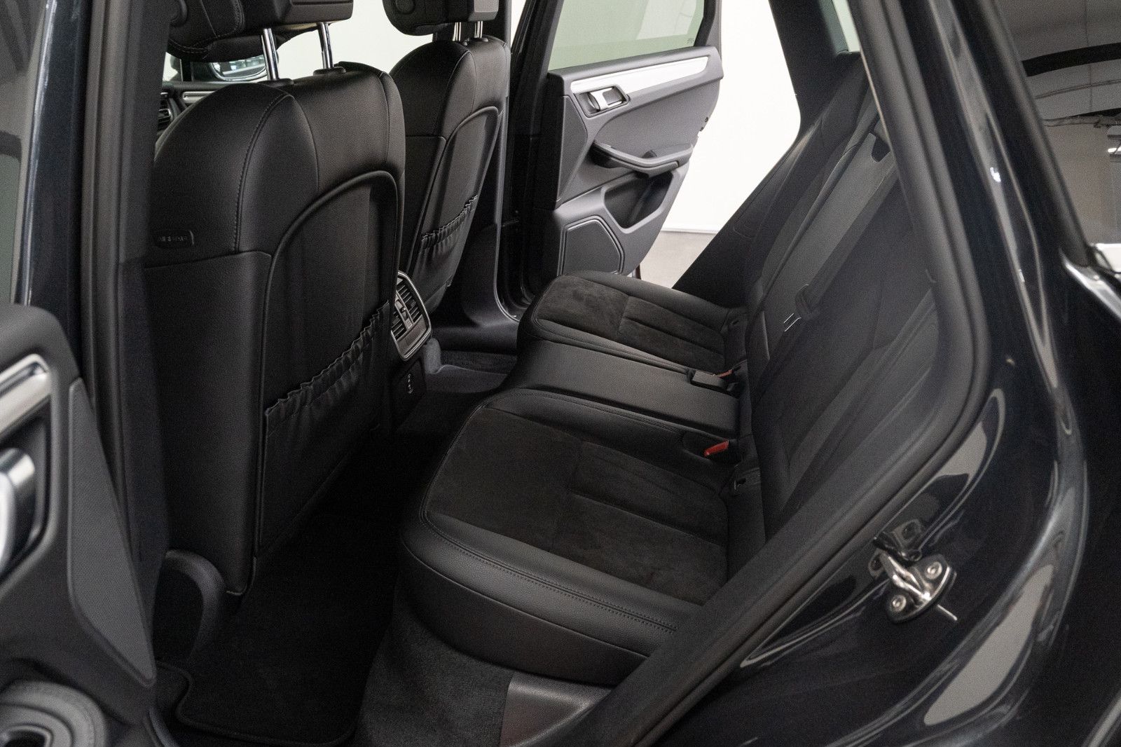 Porsche Macan S - Samsaru's Car Outlet
