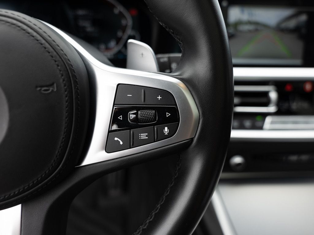 BMW 330e Touring xDrive M-Sport PANO AHK HUD LASER
