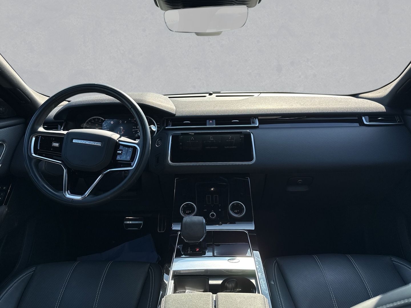 Range Rover Velar D300 R-Dynamic SE Black - Samsaru's Car Outlet