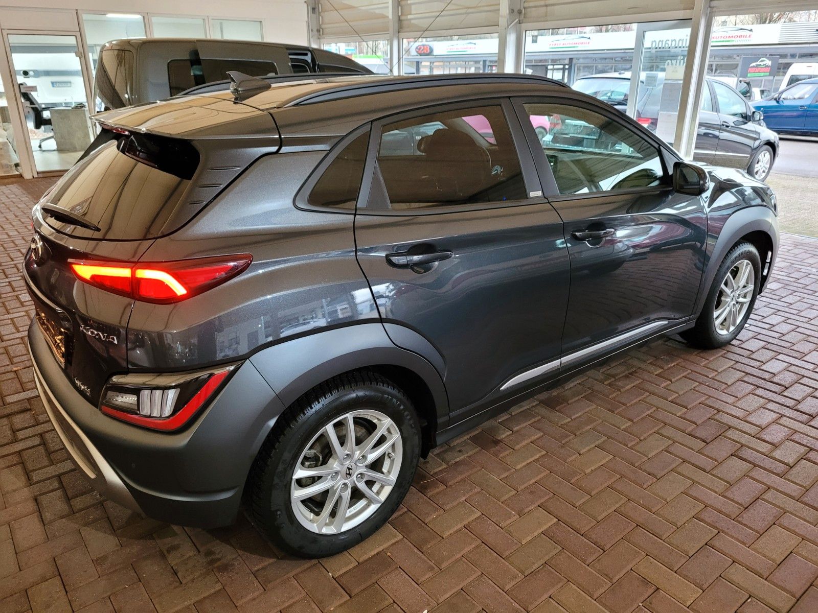 Hyundai Kona Prime Hybrid 2WD - Samsaru's Car Outlet