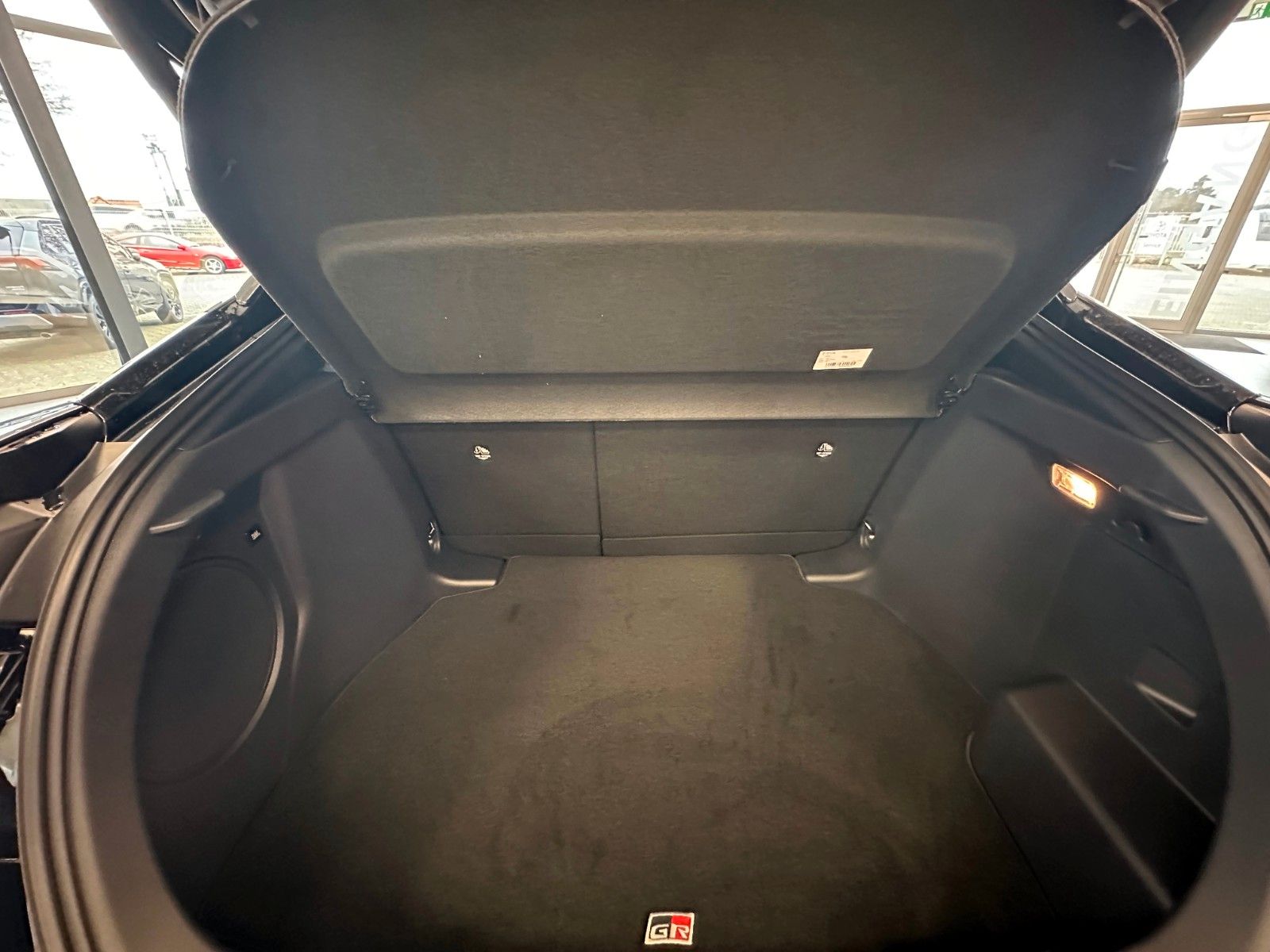 Toyota C-HR HYBRID 2.0 GR SPORT PREMIERE 4x4 SOFORT !