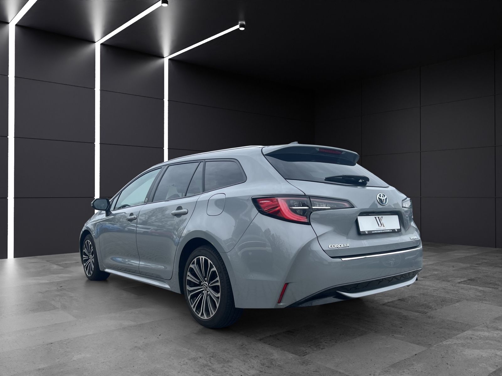 Toyota Corolla Touring / Sports Hybrid - Samsaru's Car Outlet