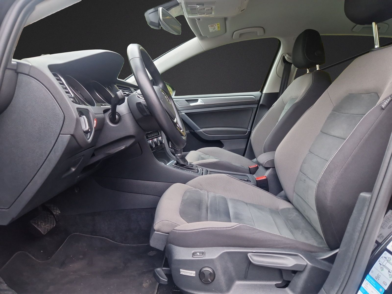 Volkswagen Golf VII Lim. Comfortline - Samsaru's Car Outlet